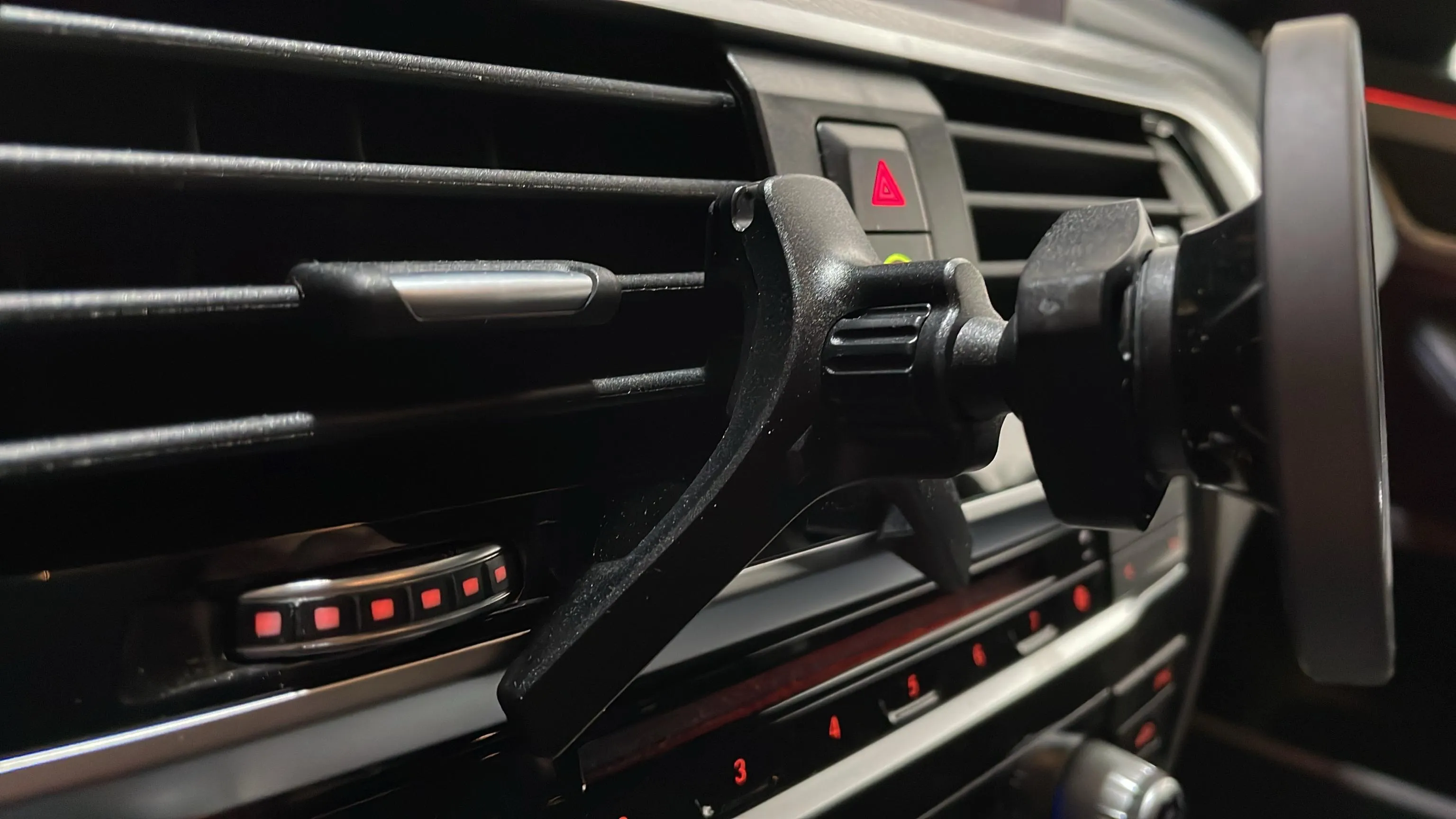 ESR for MagSafe Car Mount Side